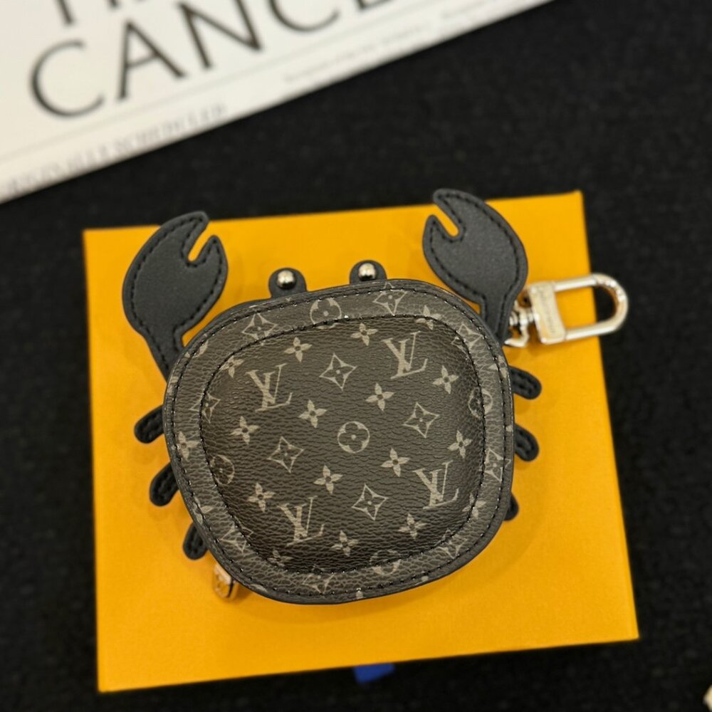 Louis Vuitton Monogram Eclipse Crab Key Chain/Cha… - image 1